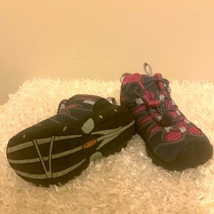 Girls toddler keens hiking boots size 9